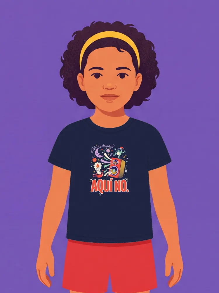 ¿Noche de paz? Aquí no. · Youth tee