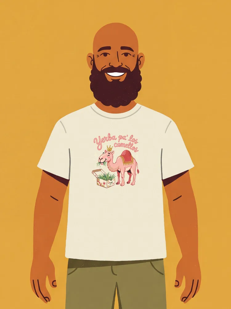 Yerba pa' los camellos · Oversized tee · Natural · on its model